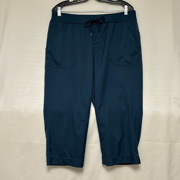 St. John’s Bay capris - Picture 1 of 10